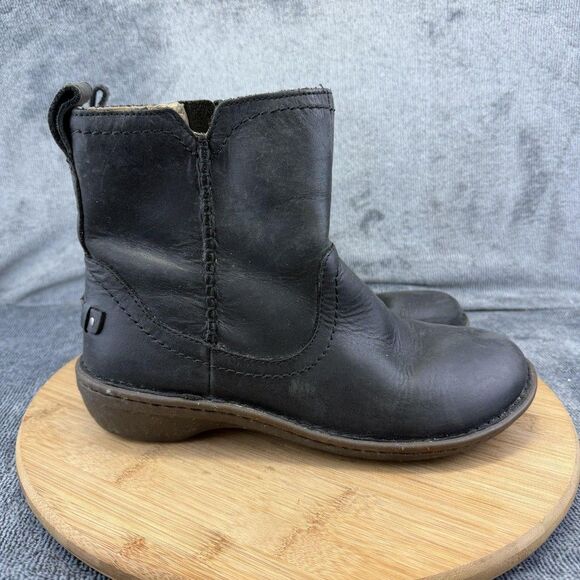 UGG Shoes - UGG Boots Womens Size 8 Black Leather Shearling Lined Ankle Zip Booties 1004177